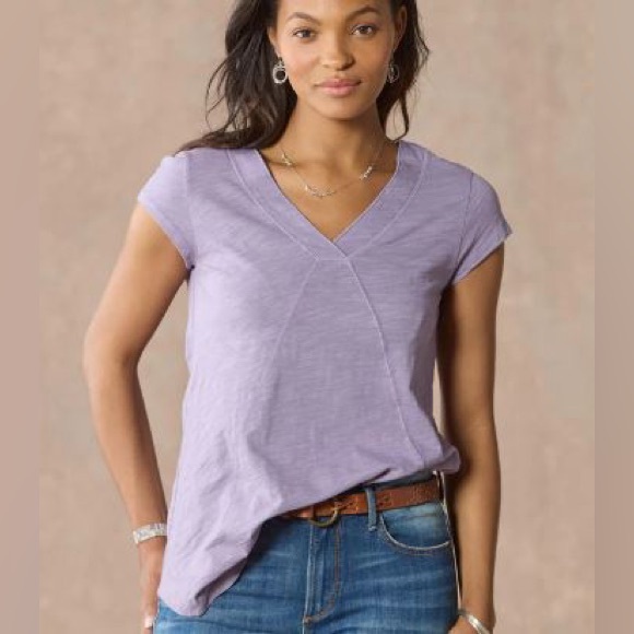 Mododoc Sundance. This tee boasts subtle, directional seaming that flatters. - Picture 6 of 6